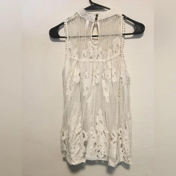 Delicate lace high neck sleeveless blouse - Picture 2 of 5